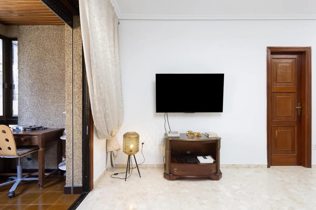 Home2Book Stylish & Roomy Santa Cruz City Center Apartment